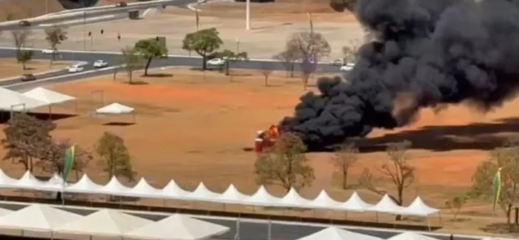 Incêndio banheiro químico - Brasília
