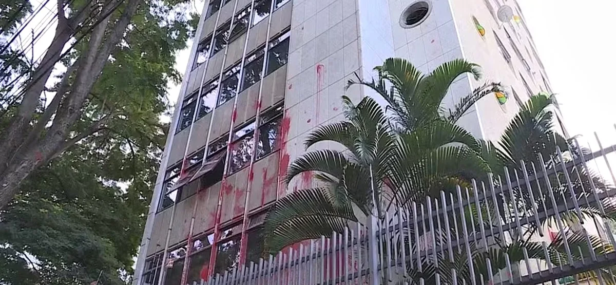 Prédio - Cobertura Cármén Lúcia - BH