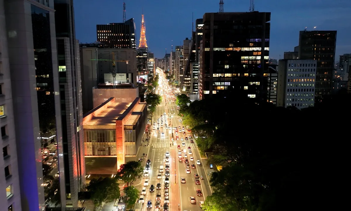 Avenida Paulista à noite - São Paulo