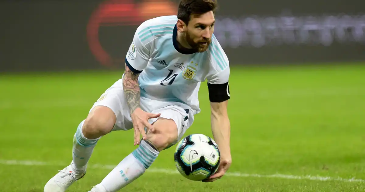Messi perde pênalti